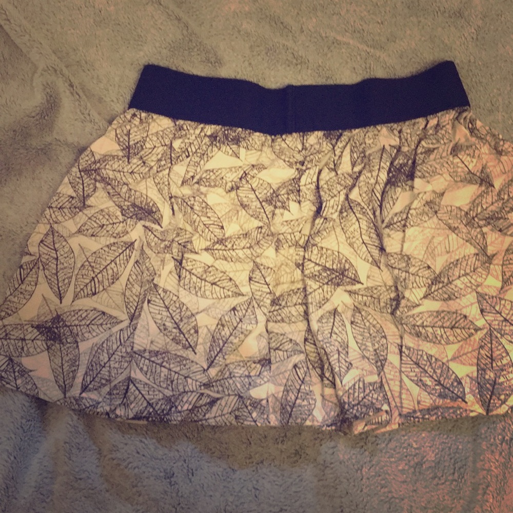 Short patterned skirt